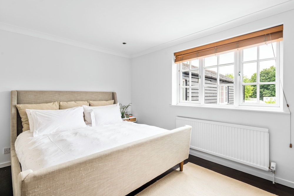 Stunning 3-bed House in Saffron Walden view 2