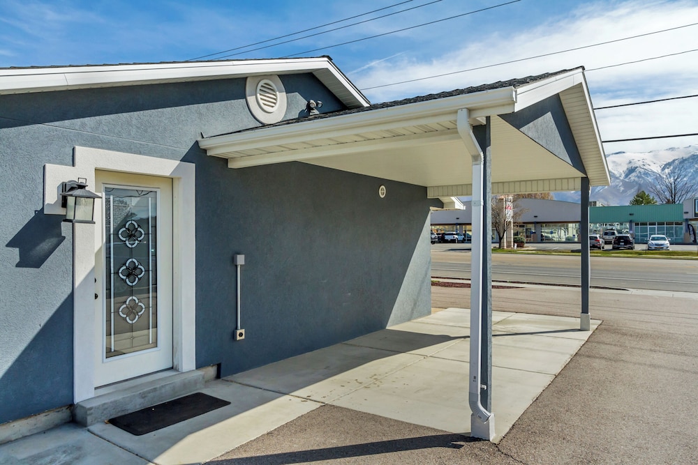 Hill Field Stays by Cloud Dream Homes