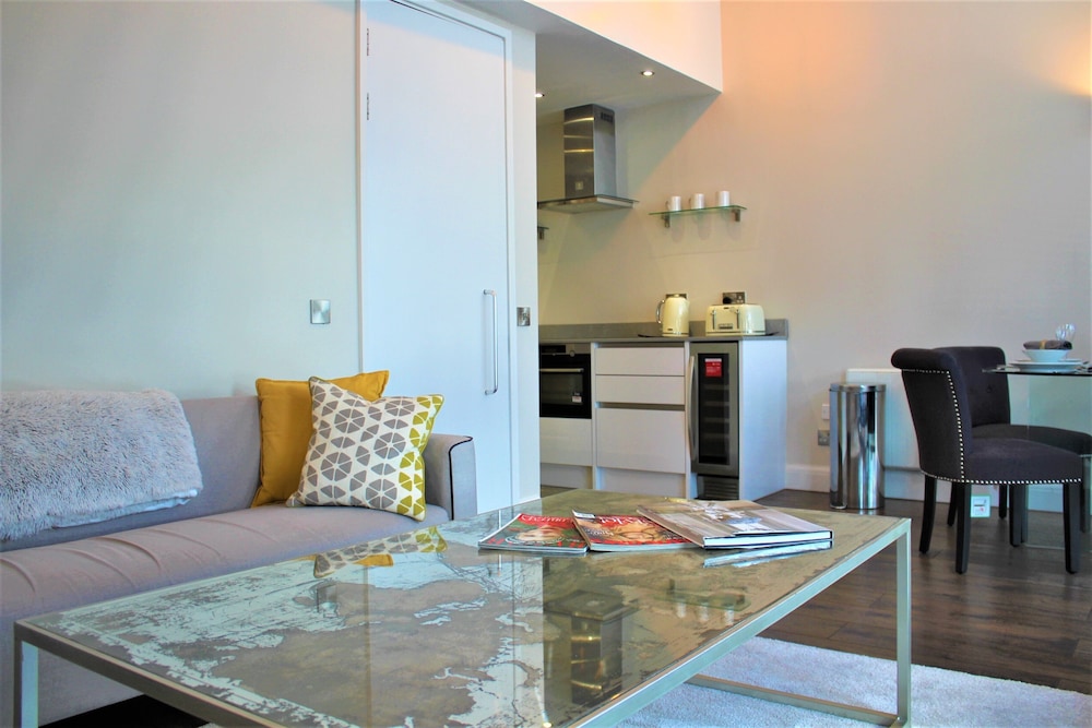 One Bed Penthouse Apartment in City Road