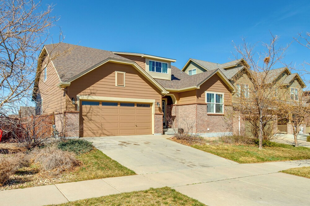 Shared Backyard: Aurora Family Home