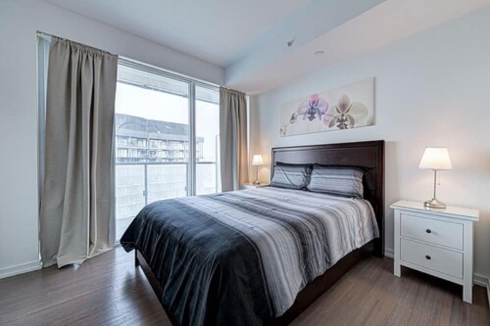 Velvet Stays – Entertainment District - Image 5