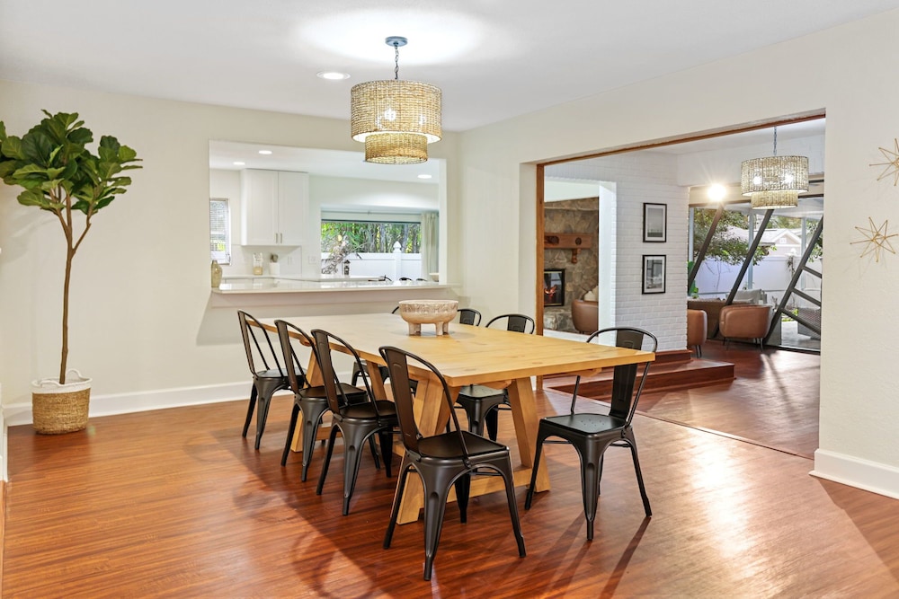Golden Retreat: Expansive 6BR Home w Heated Pool ~