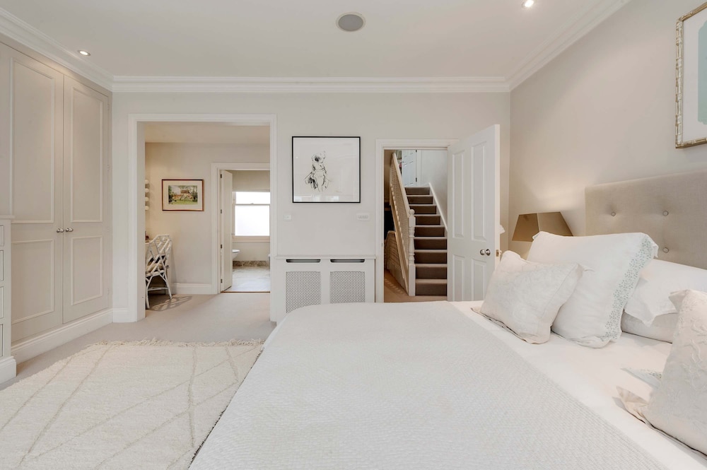 Stunning 4 bed Fulham Home With Garden