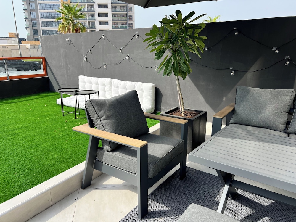 Grapeful Stay – Luxury Hostel Binghatti Avenue Tower Al Jaddaf