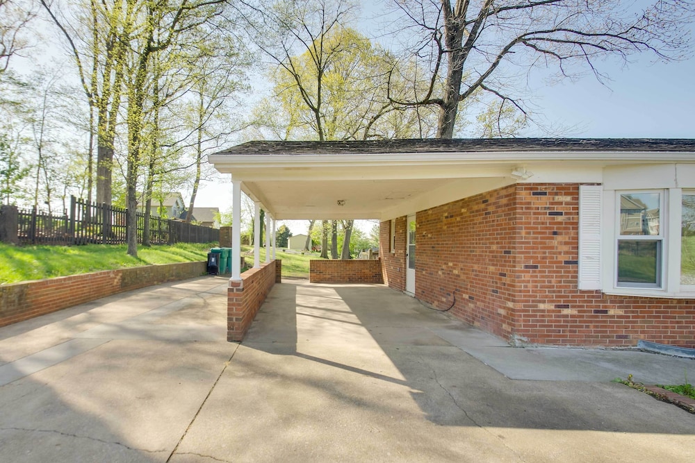 Harrisonburg Family Home w/ Deck, 4 Mi to Downtown view 3