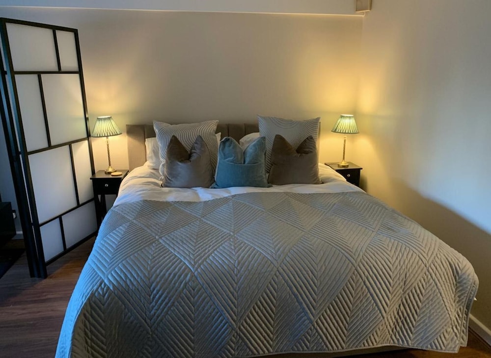 Tranquil Studio - Sleeps 2 & Private Parking