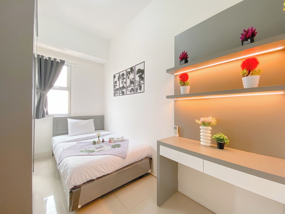 Cozy Neutral 2Br Apartment At Transpark Juanda Bekasi Timur