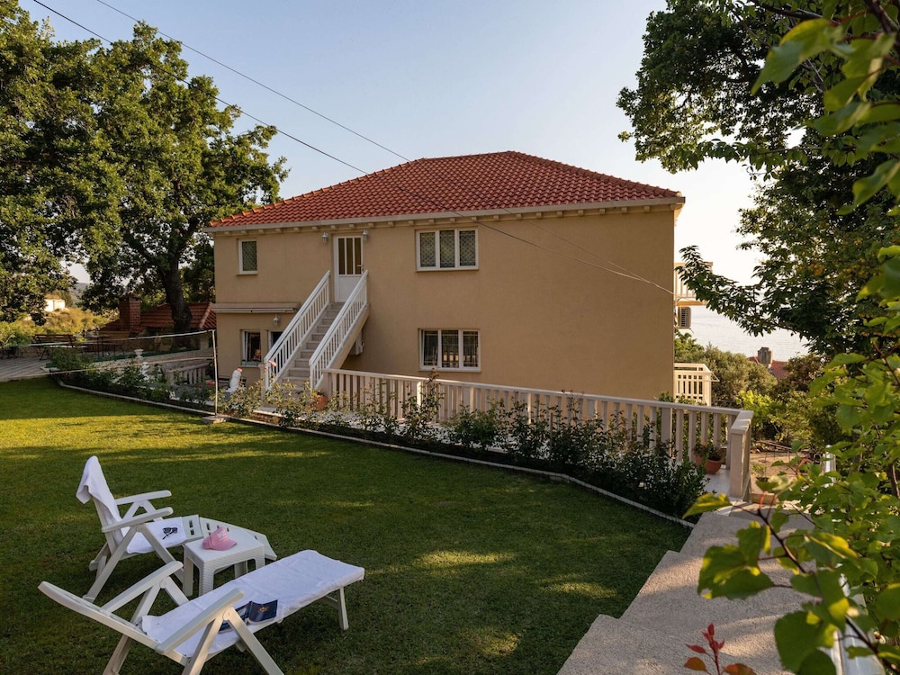 Apartments Belenum - Comfort Double Room With Balcony and Sea View