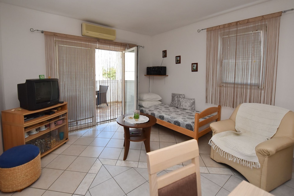 Kety - Cosy With Balcony - A1 view 5