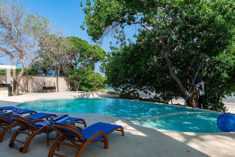 Coral Cove Diani Treehouses