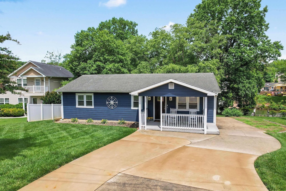 The Blue Bungalow Stay for 8