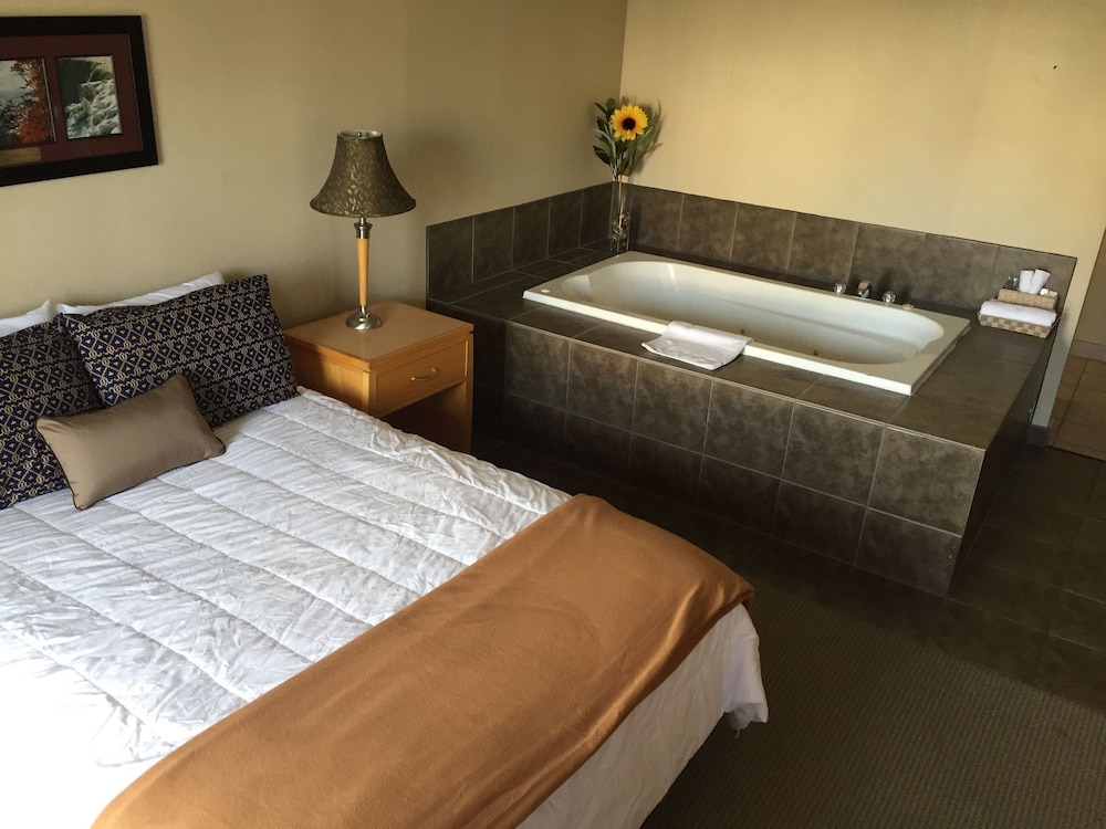 Candlelight Inn - Image 3