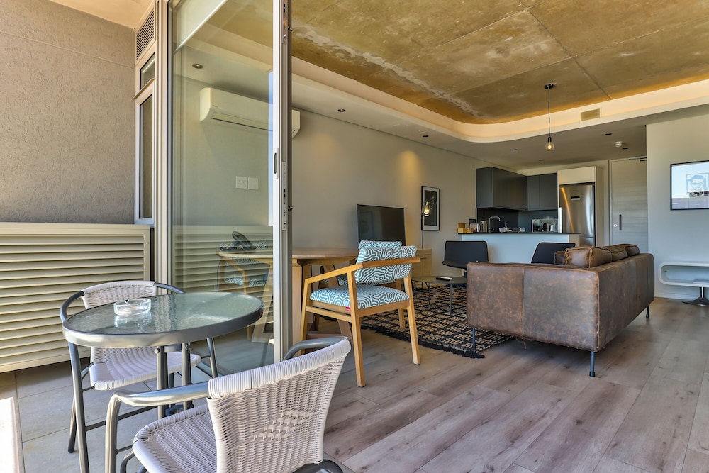 Luxury Family Apartment With Balcony