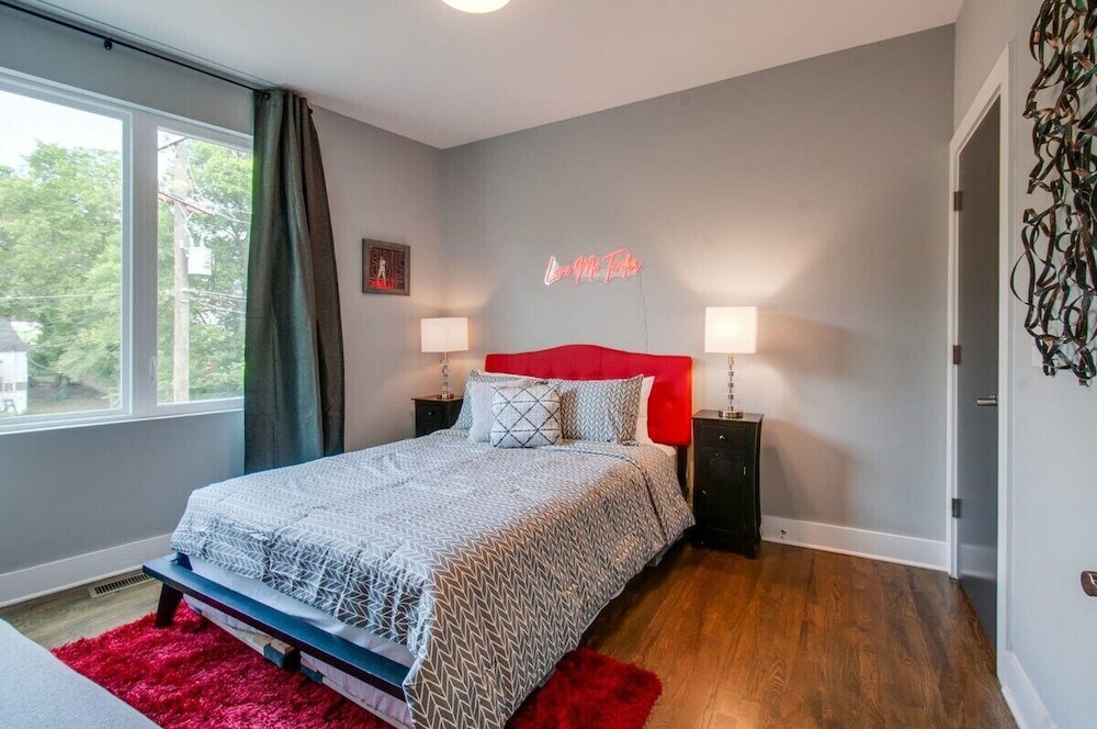 King Queen 2 Homes - 24 Beds City Views