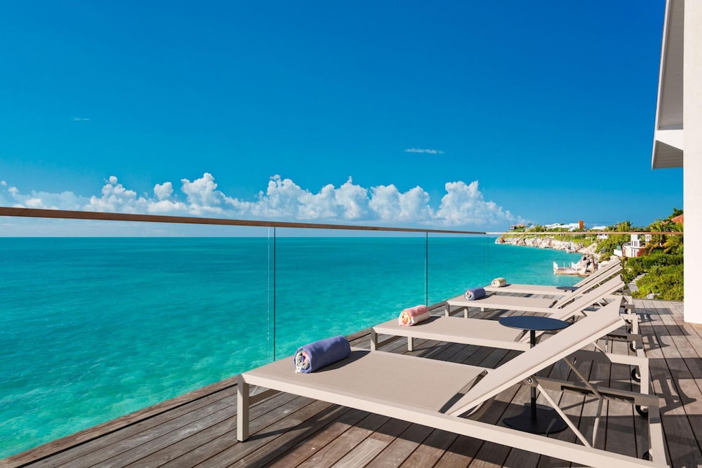 La Mer Villa South Oceanfront Luxury on Sapodilla Bay