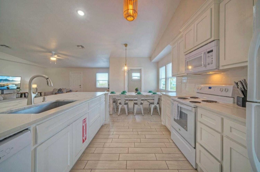 Sleeps 20! 2 Homes Near the Beach, Private Pools, Gameroom, Large Family Retreat
