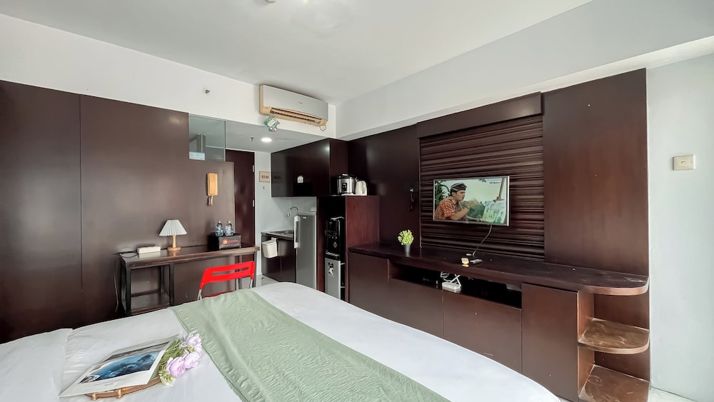 Homey Studio At Sahid Metropolitan Apartment