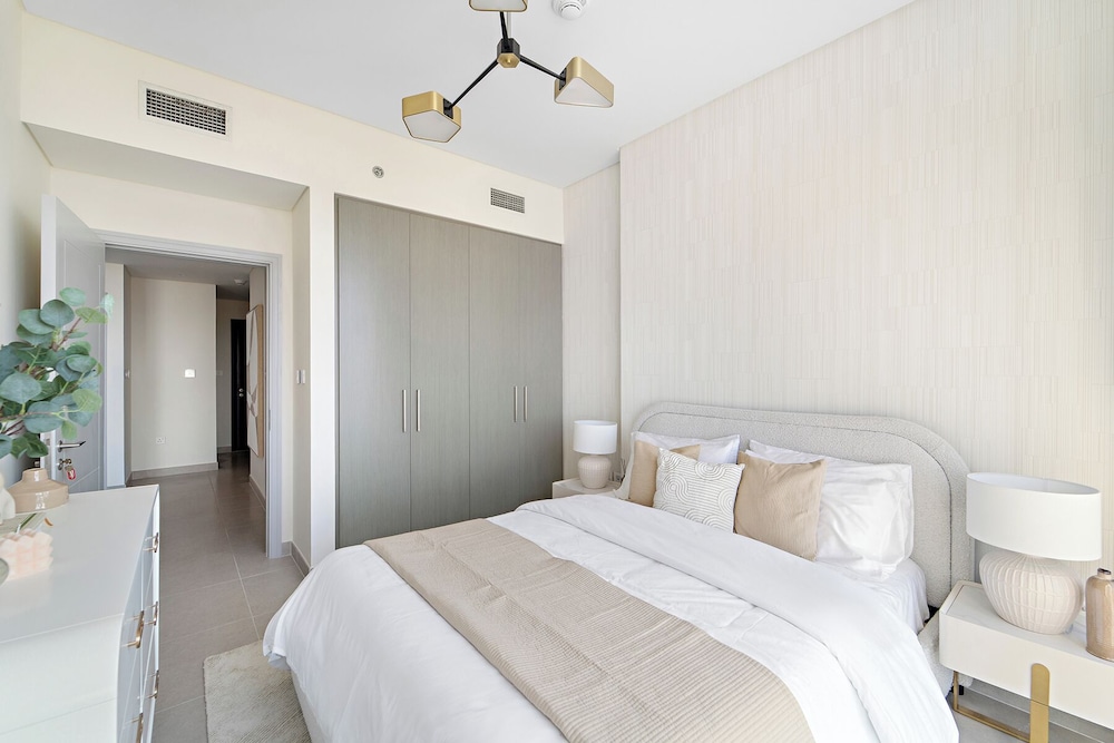 1BR 3802 Forte Tower 2