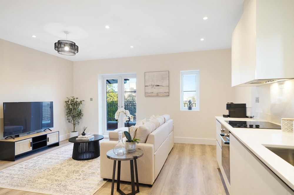105B Beechwood Grove Flat