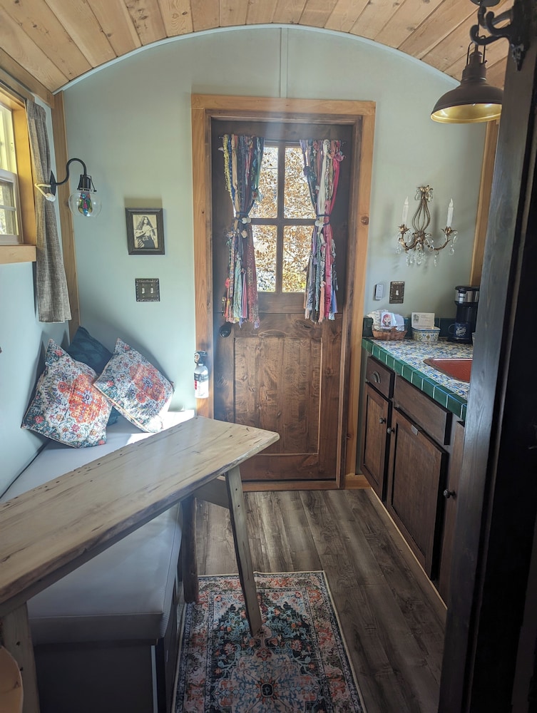 Salmon Gypsy Bed and Breakfast