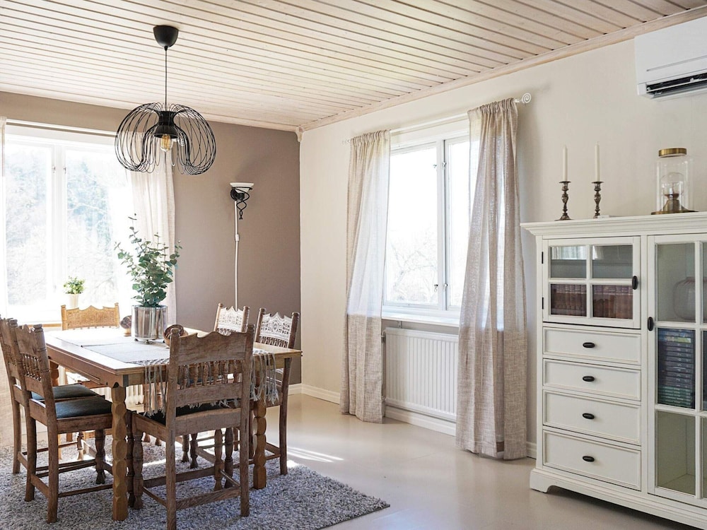 9 Person Holiday Home in Hallevadsholm-by Traum