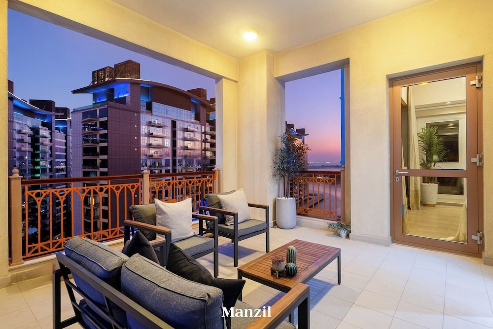 2BR Maid Enjoy Sea Views Palm Jumeirah