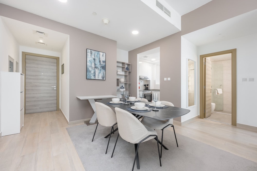 Sophisticated 1 Bedroom Apartment in Bloom Tower B