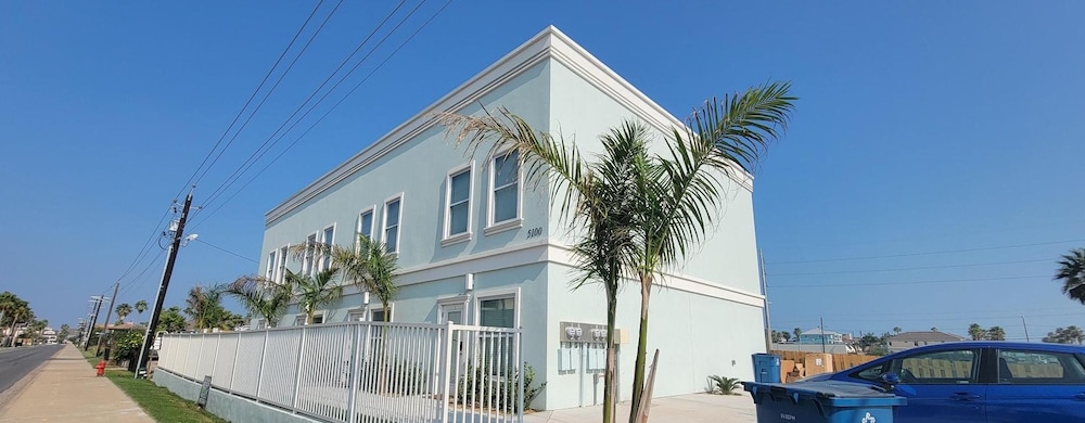 Villas De Laguna 2 3 Bedroom Townhouse