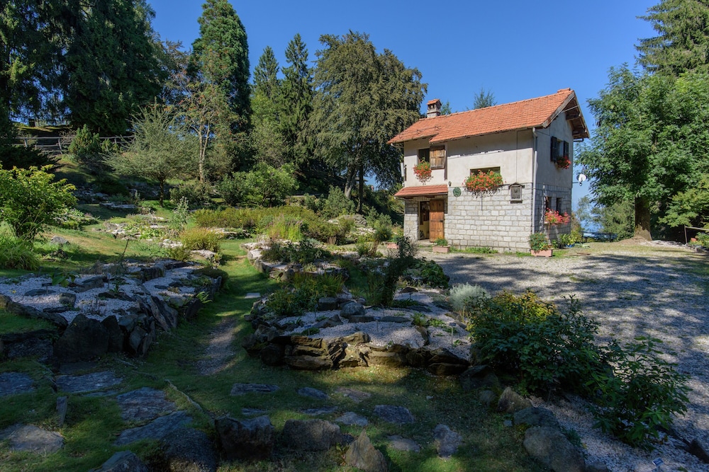 Zio Enry Garden Orta Lake view 3