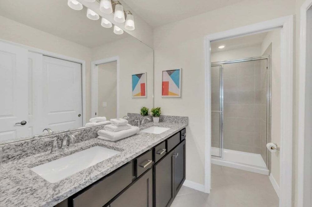 The Cutest Tonwhome & Private Splash Pool! 5 Bedroom Townhouse