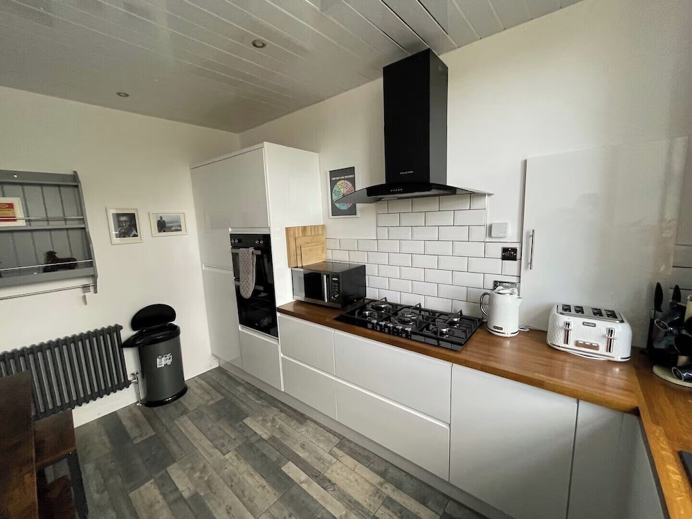 6 Guests - 3 Bedrooms - Sea View - Pet Friendly