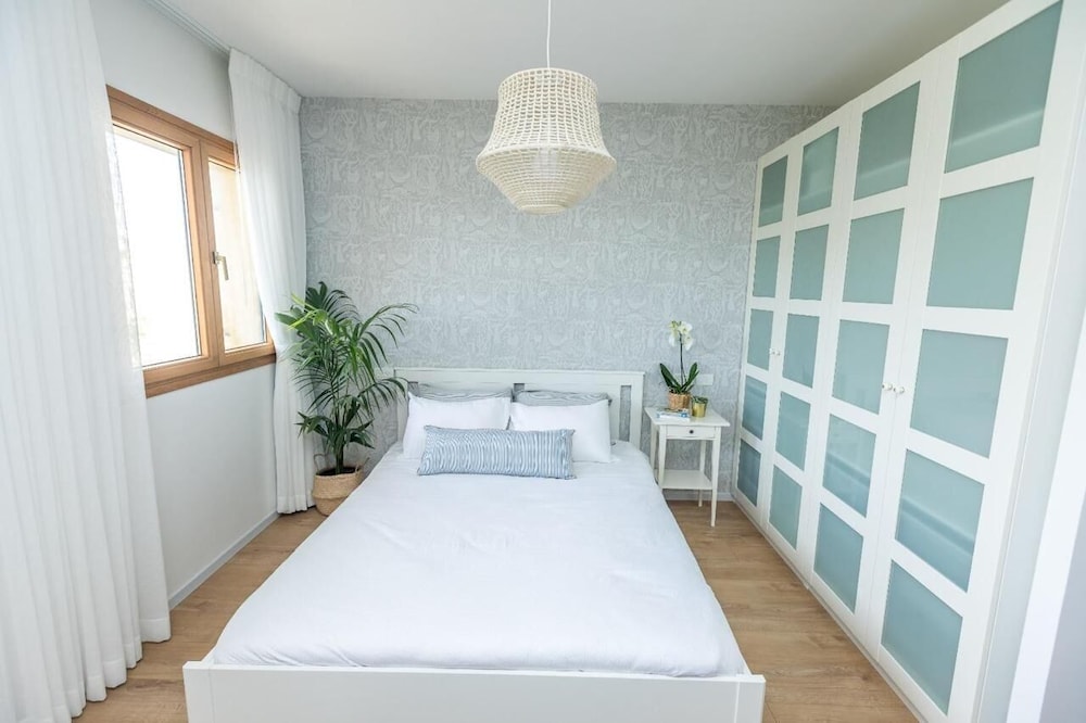 Jaffa Beachfront Studio by Sea N' Rent