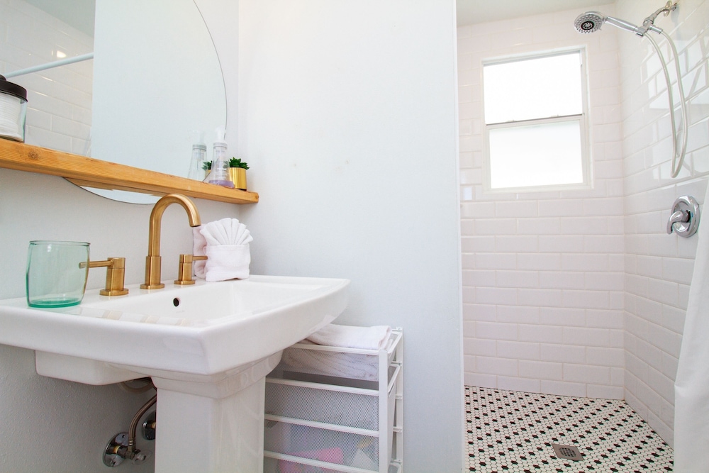 Chasing The Sun - Weekly Vacation Rental 3 Bedroom Apts