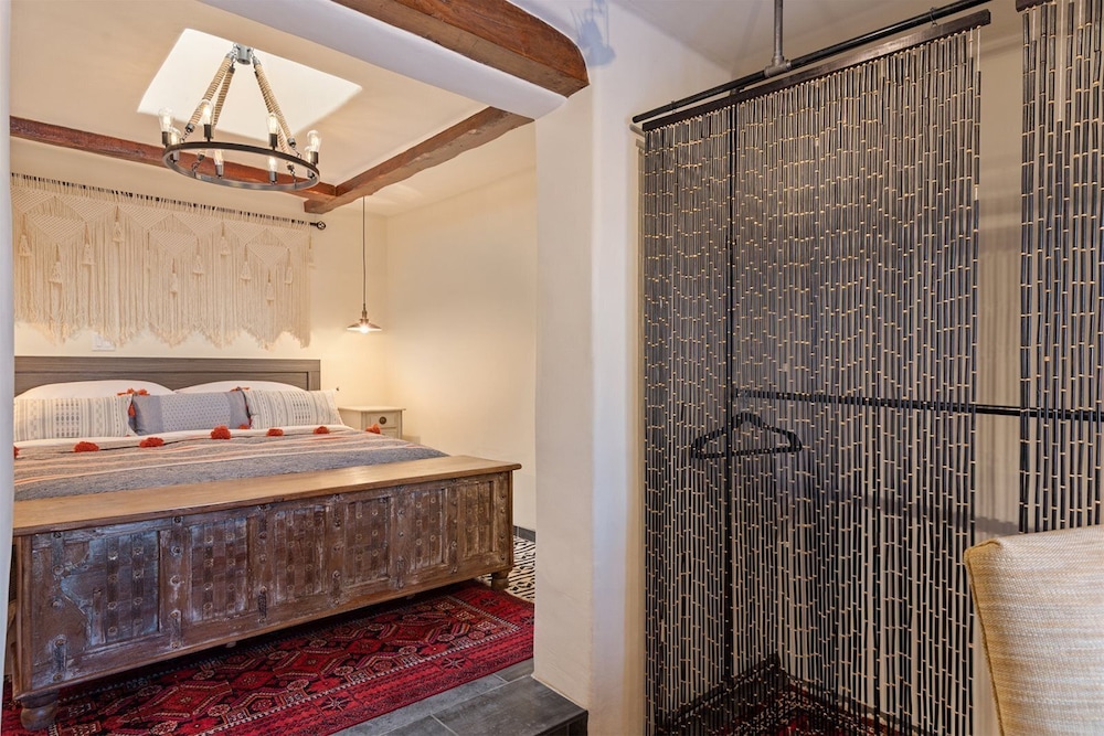 Casa Galeria - Luxury Rental With Hot Tub, Walk Everywhere view 2