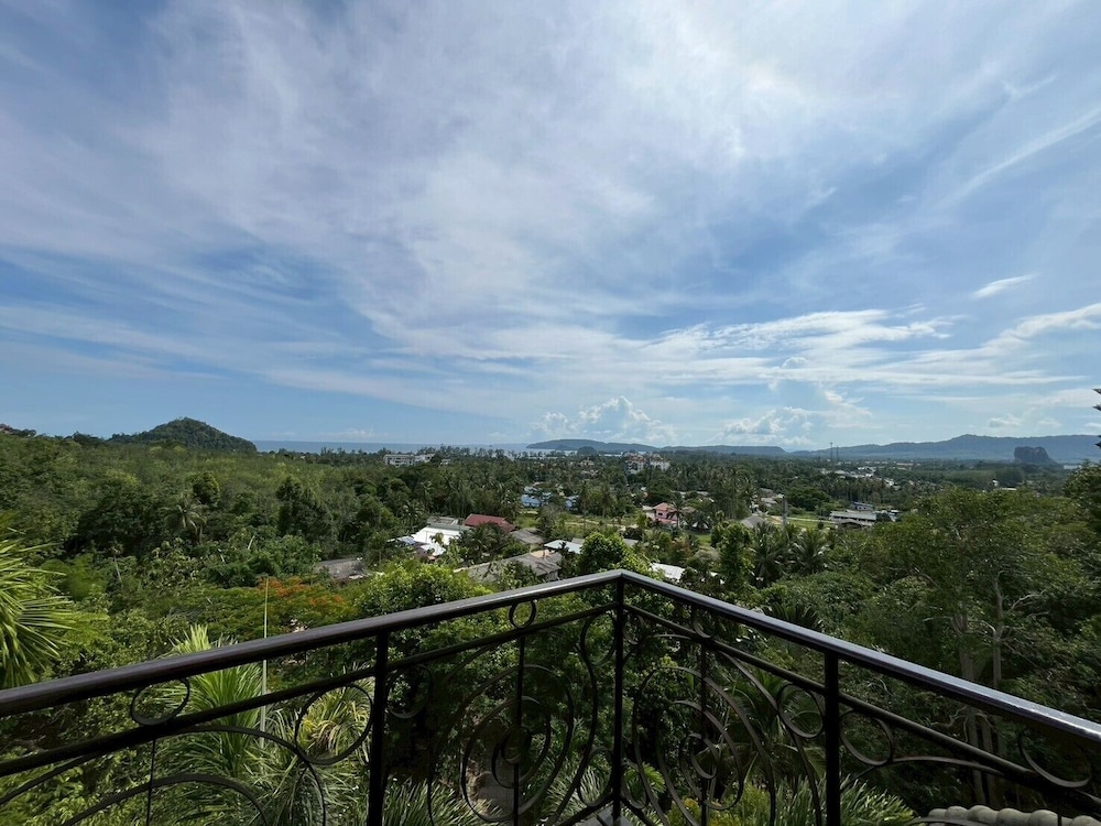 Thara Bayview Villa