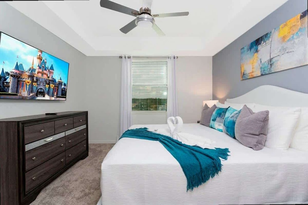 Lake View Resort Condo w Lazy River Near Disney