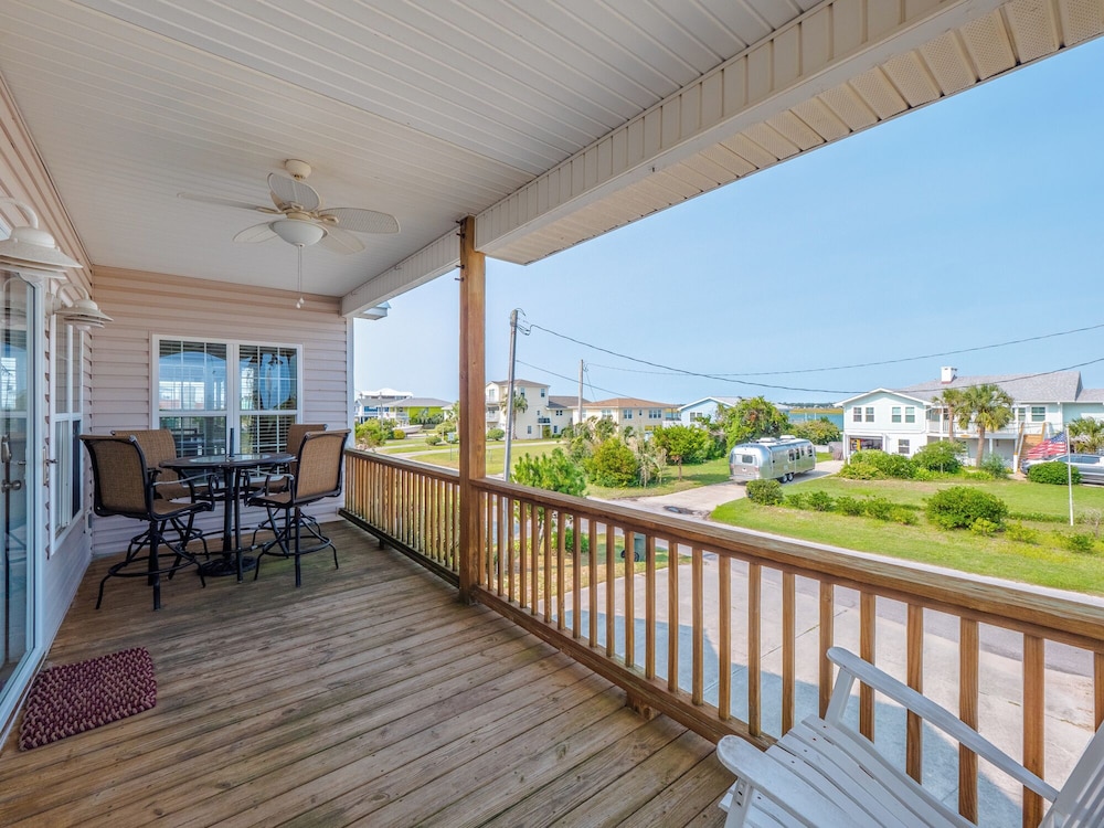 Casa Capri by Topsail Realty
