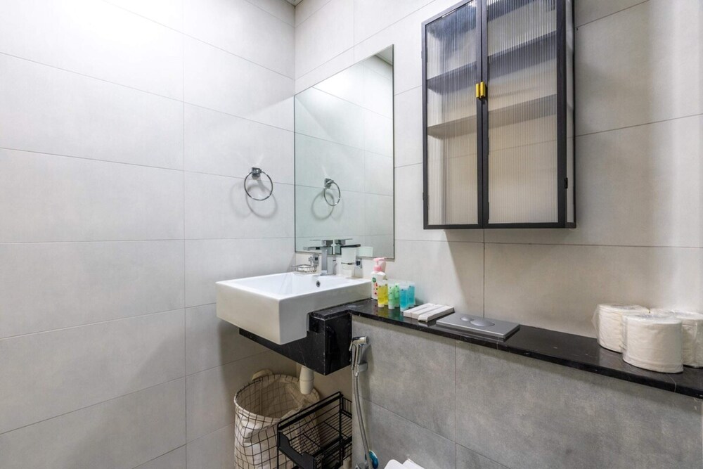 Bright & Spacious 1BD Flat With Balconydubai JVC