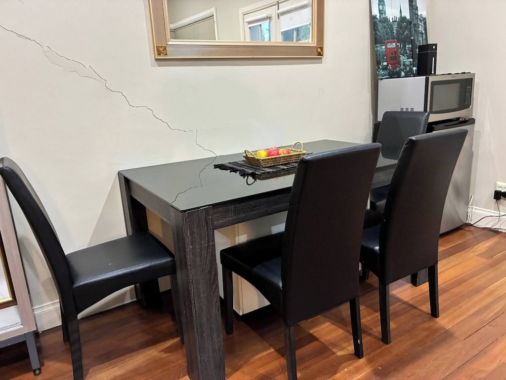Cozy Tusmore Apartment With Private Garden City View Near Burnside Village Mall