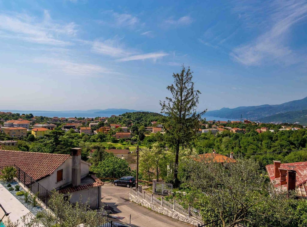 Modern Comfort With Shared Pool & Lush Green Surroundings in Kastav