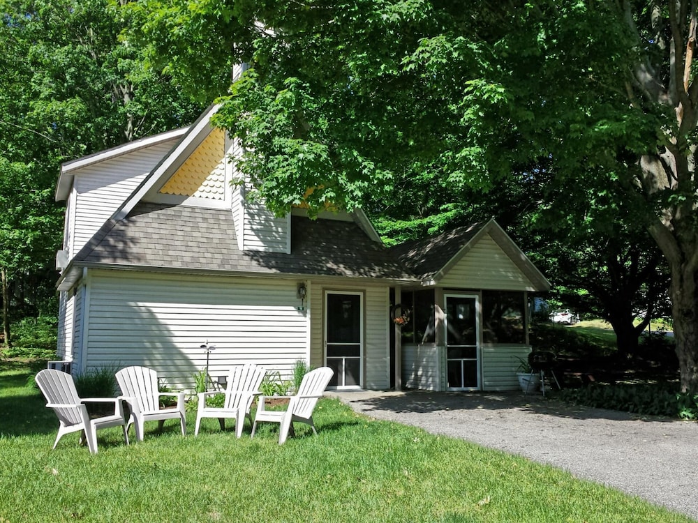 Goshorn Lake Cottages