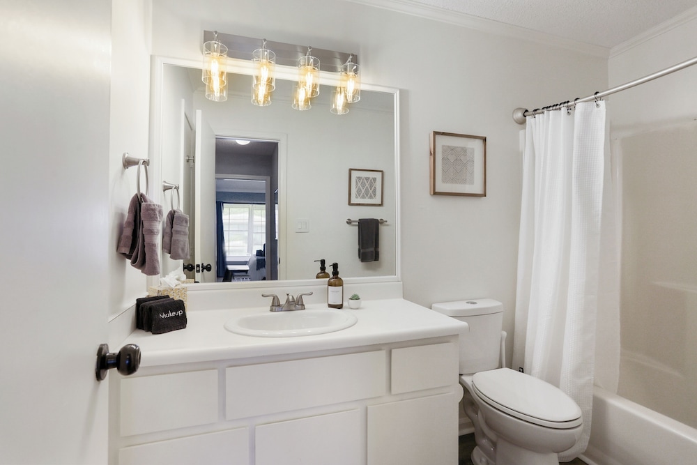 Adorable Bungalow Near Tybee Beach
