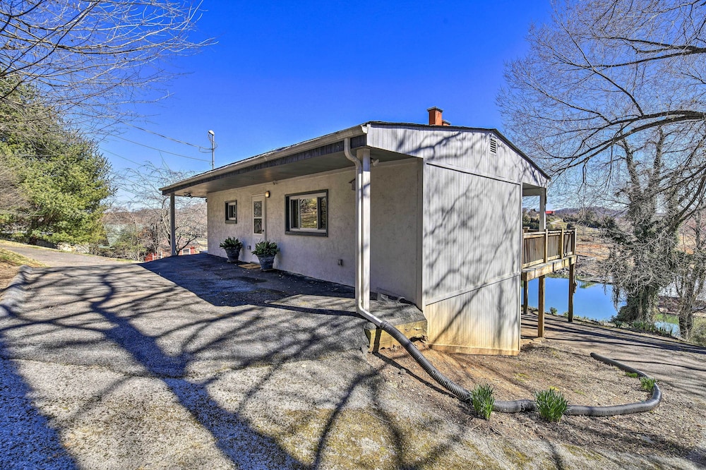 Kingsport 'boone Lake Hideaway' w/ Deck & Views!