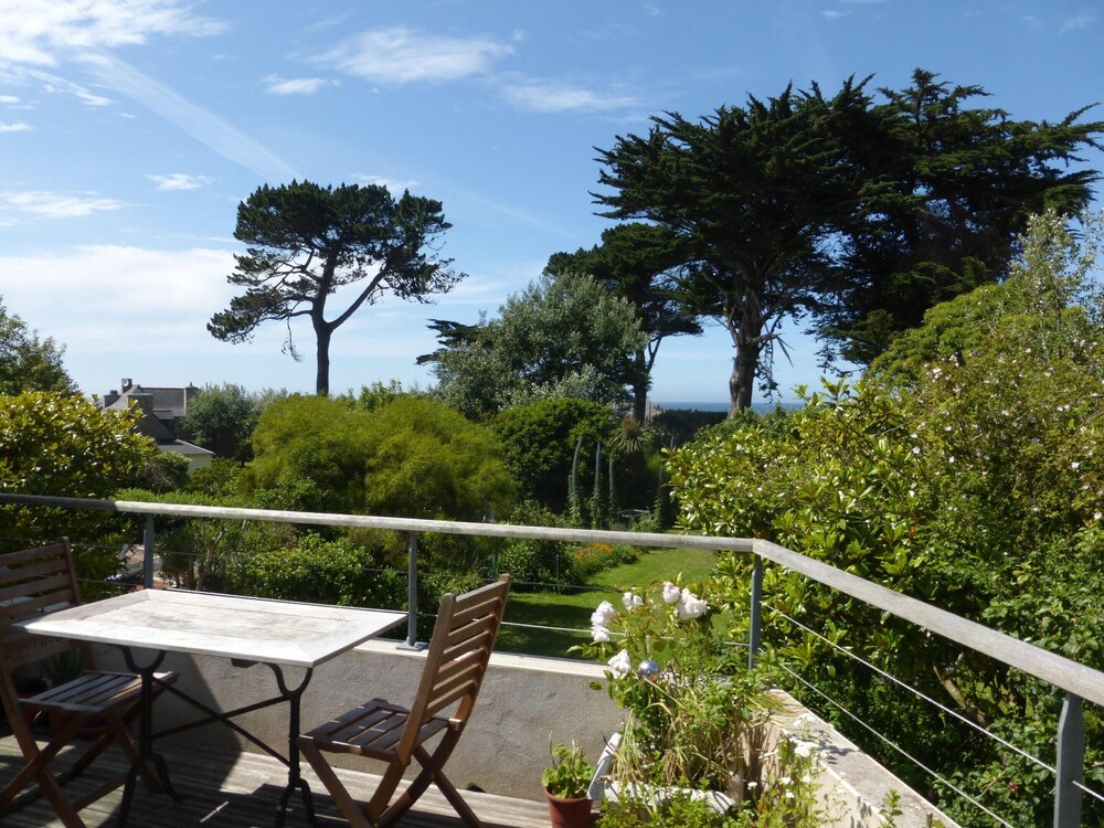 Holiday Flat With sea and Garden View, Just 400m From the Beach in Port-blanc
