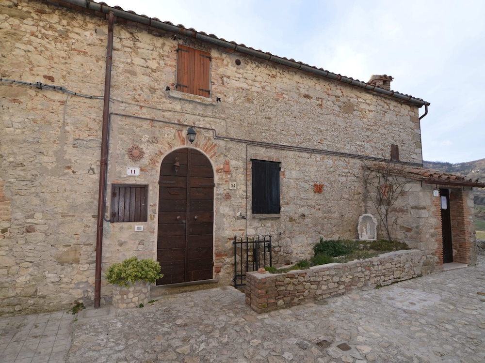 Apartment in Petrella Guidi With Garden Views
