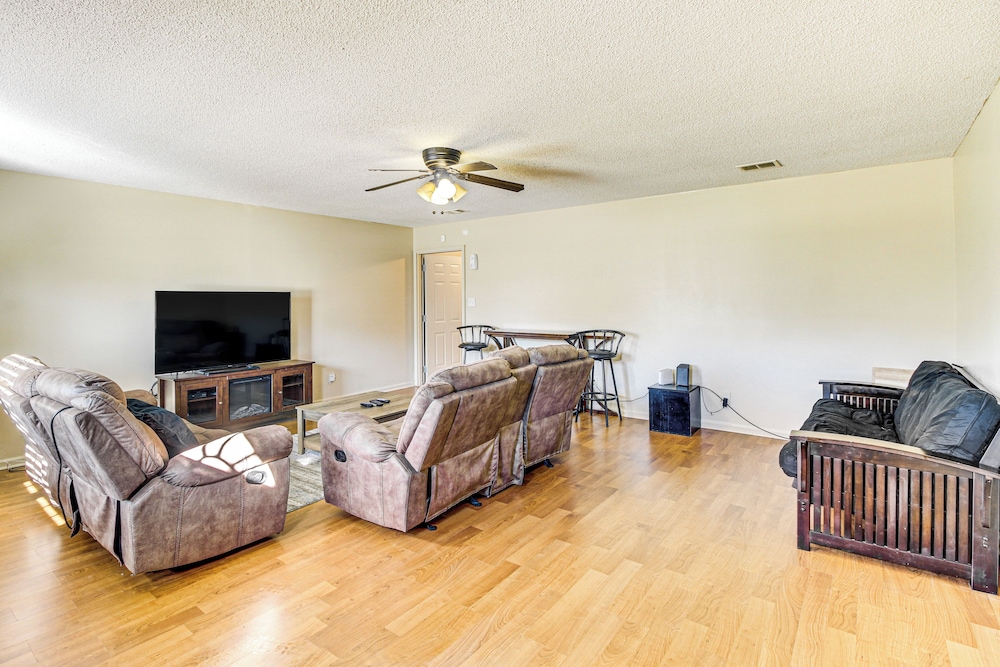 3 Mi to Hunter Army Airfield: Home w/ Serene Deck