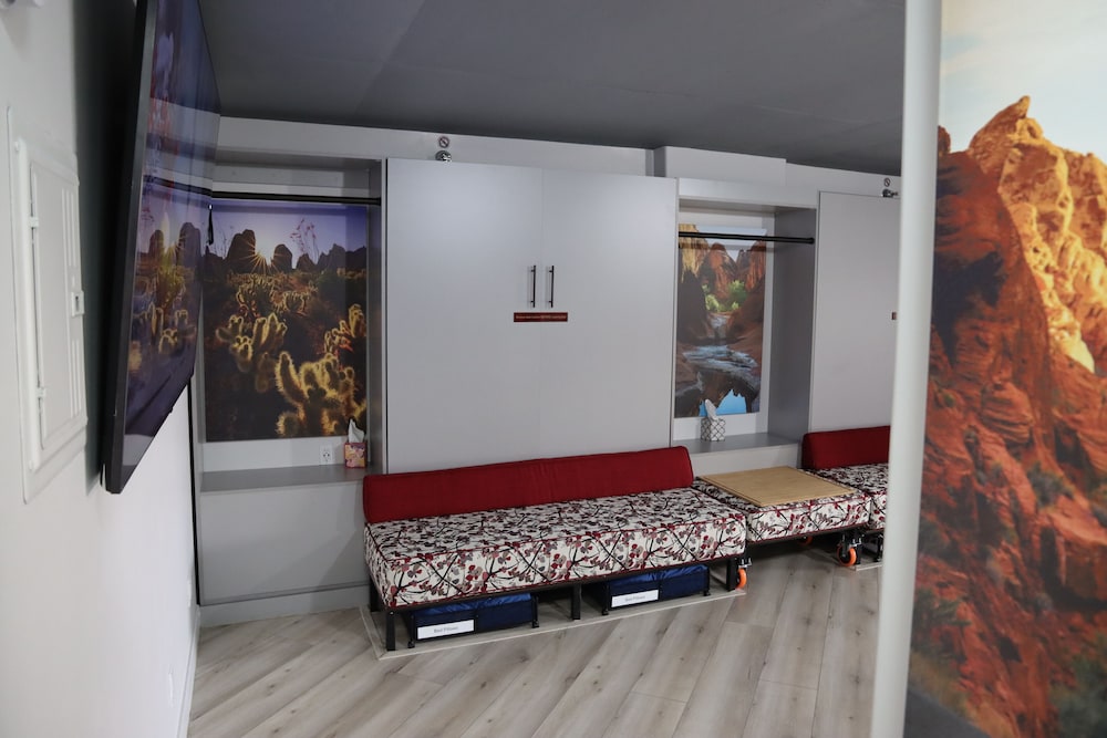 LVStripHouse Condos Sleeps up to 14