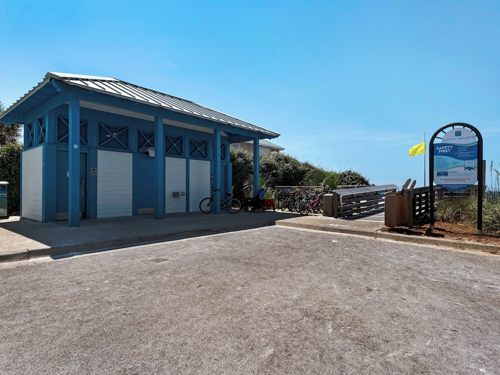 Your Ideal Beach Getaway With Private Pool, Game Room and Close to Beach!