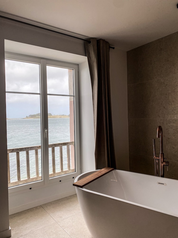 Apartment in Landeda With Beachfront Views