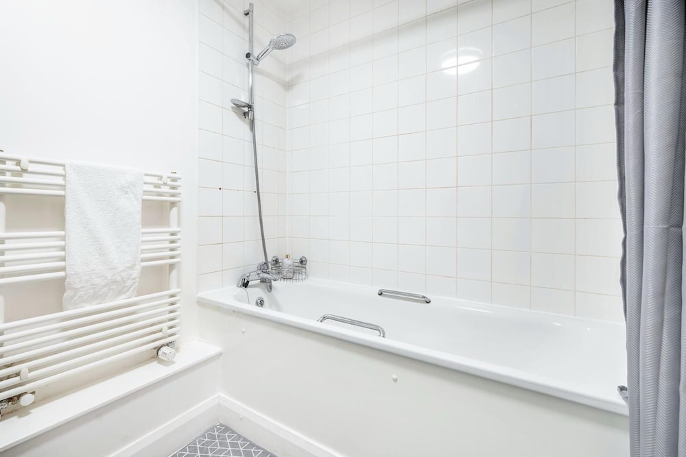 City Central London Apt Balcony, Parking, Sleeps 3